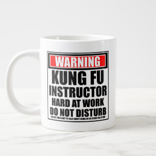 Taza De Café Gigante Advertencia: El Instructor De Kung Fu Trabaja Dura