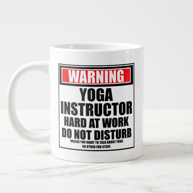 Taza De Café Gigante Advertencia: El instructor de yoga está trabajando (Izquierda)
