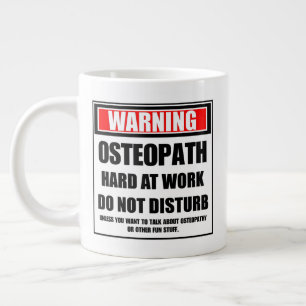 Taza De Café Gigante Advertencia: El Osteopatía Duramente En El Trabajo