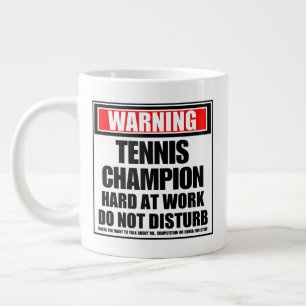 Taza De Café Gigante Advirtiendo que la campeona de tenis está trabajan