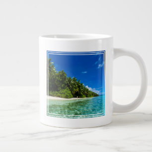 Taza De Café Gigante Aguas Azules de una Playa Tropical