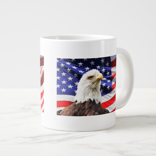 Taza De Café Gigante Águila calva y bandera estadounidense (Derecha)