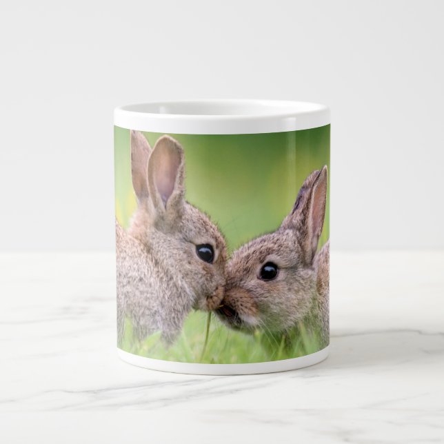 Taza De Café Gigante Animales de bebé más afectados | Bunny Kiss (Frente)