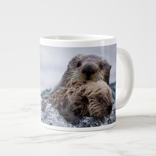 Taza De Café Gigante Animales de bebé más afectados | Otter Baby & Moth (Derecha)