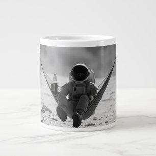 Taza De Café Gigante Astronauta en la luna con cerveza