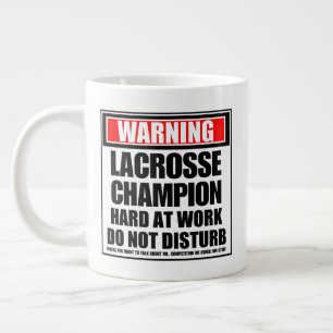 Taza De Café Gigante Aviso a la campeona de Lacrosse en el trabajo duro