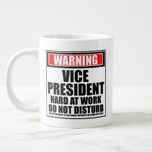 Taza De Café Gigante Aviso a la vicepresidenta que trabaja duro no mole