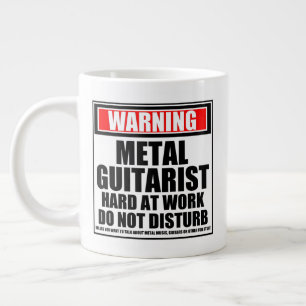 Taza De Café Gigante Aviso a los Guitaristas Metalizado trabajando duro