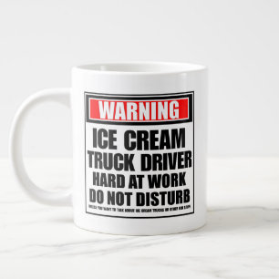 Taza De Café Gigante Aviso Al Conductor De Camión De Helado En Trabajo