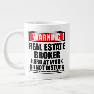 Taza De Café Gigante Aviso al corredor inmobiliario en activo