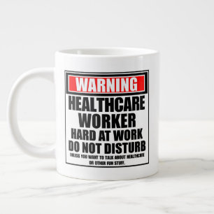 Taza De Café Gigante Aviso al trabajador de atención médica con mucho t
