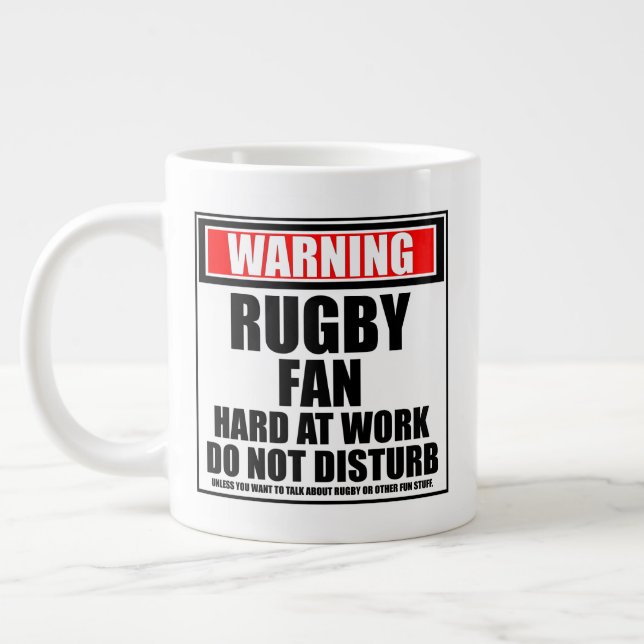 Taza De Café Gigante Aviso Al Ventilador De Rugby Que Trabaja Duramente (Izquierda)