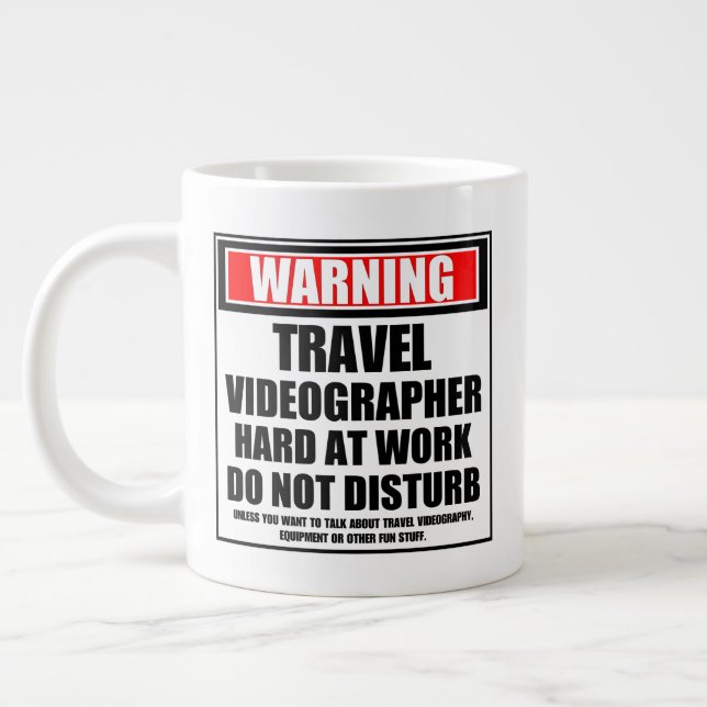 Taza De Café Gigante Aviso Videografo De Viajes Duro En El Trabajo (Izquierda)