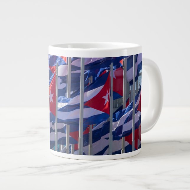 Taza De Café Gigante Banderas cubanas, La Habana, Cuba (Derecha)