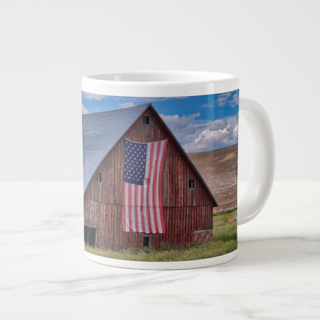 Taza De Café Gigante Barn con bandera estadounidense| Colfax, Washingto (Derecha)