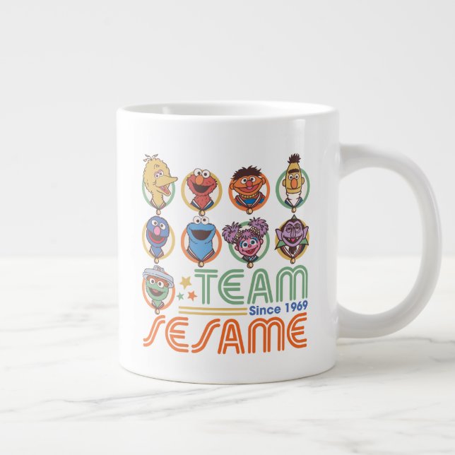 Taza De Café Gigante Barrio Sésamo | Equipo Sesame desde 1969 (Derecha)