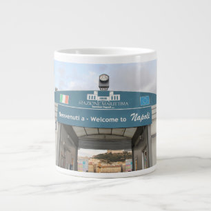Taza De Café Gigante Bienvenidos a Nápoles, Nápoles, Italia, fotografía