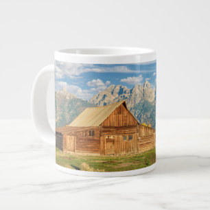Taza De Café Gigante Cabina de registro cerca de la cordillera