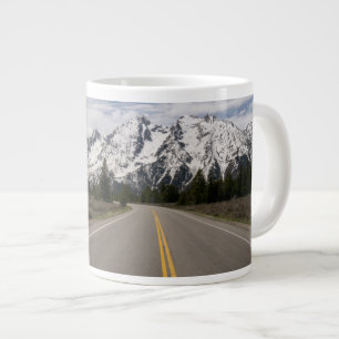 Taza De Café Gigante Camino a la cordillera del Teton