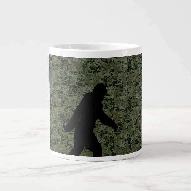 Taza De Café Gigante Camuflaje digital Black Gone Squatchin Woodland (Frente)