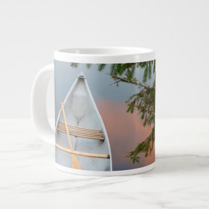 Taza De Café Gigante Canoa en el lago al atardecer, Canadá