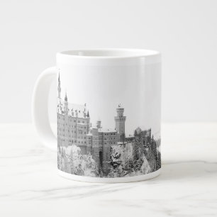 Taza De Café Gigante Castillo Neuschwanstein en blanco y negro en invie