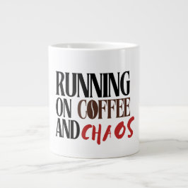 Taza De Café Gigante Corriendo con Café y Caos – Clásico Divertido del