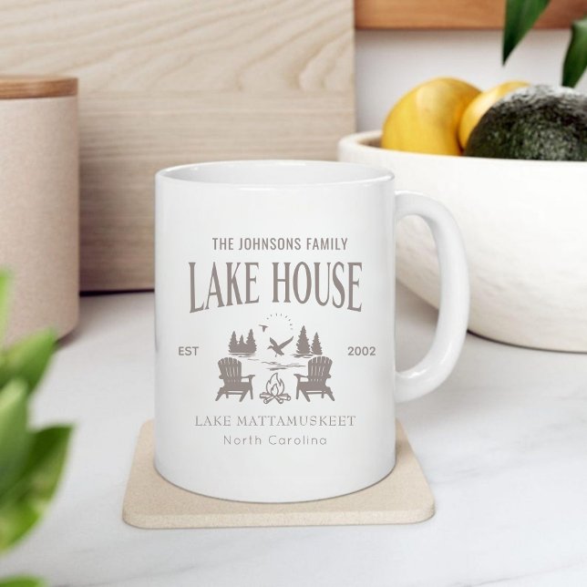 Taza De Café Gigante Customizable Lake House House Warming Gift (Customizable Lake House House Warming Gift Giant Coffee Mug)