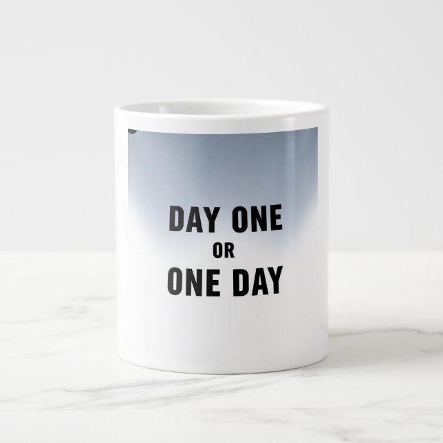Taza De Café Gigante Día uno o Un Día (Frente)