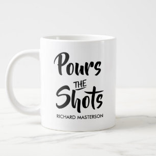 Taza De Café Gigante Divertido Pours The Shots Llama A Los Disparos