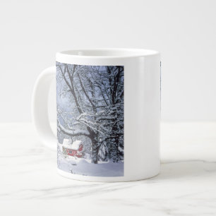 Taza De Café Gigante EE. UU., Oregón, condado de Clackamas. Nieve fresc