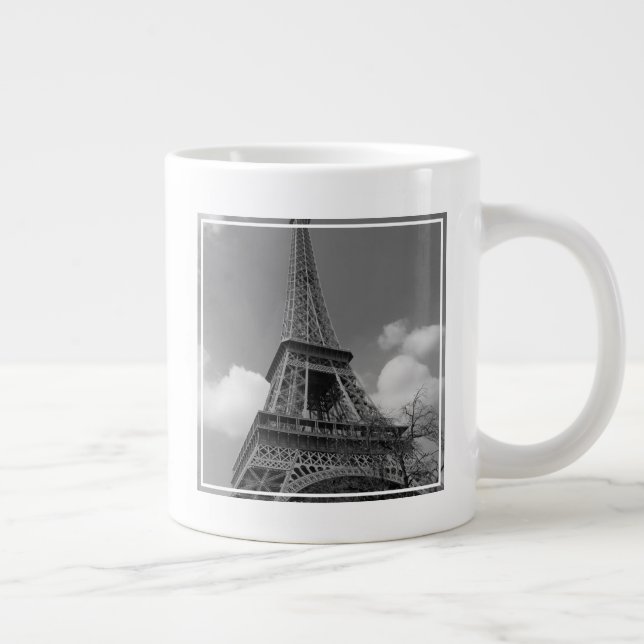 Taza De Café Gigante Eiffel nuboso en blanco y negro, 2015 (Derecha)