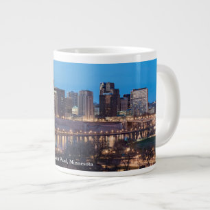 Taza De Café Gigante el horizonte de saint paul y la orilla del río por