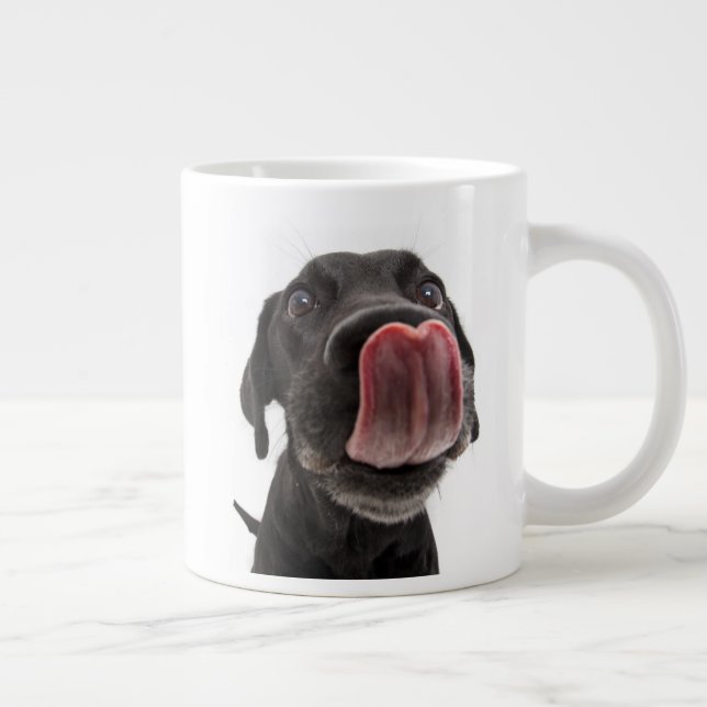 Taza De Café Gigante El labrador negro toca la nariz (Derecha)
