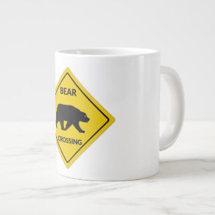 Taza De Café Gigante El oso de SlipperyJoe cruzando la silueta del oso 