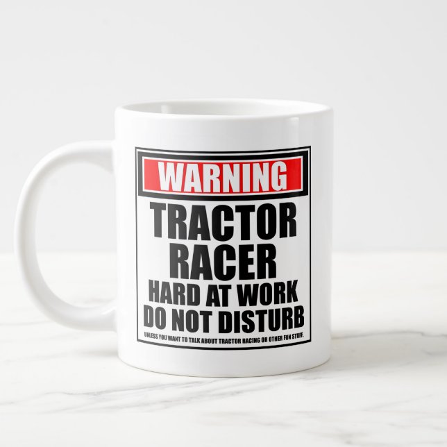 Taza De Café Gigante El Racer Del Tractor De Advertencia Duramente En E (Izquierda)