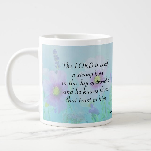 Taza De Café Gigante El Señor Es Bueno - Nahum 1:7 (Izquierda)