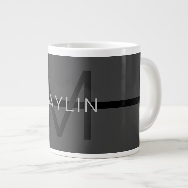Taza De Café Gigante Elegante Masculina Nombre Gris Oscuro y Monograma (Derecha)