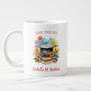 Taza De Café Gigante Ella Hizo El Nombre De Graduada