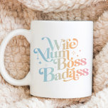 Taza De Café Gigante Esposa Mamá Jefe Badass Funny Día de la Madre Sarc<br><div class="desc">Mejor regalo del Día de la Madre, camiseta - Mamá de la Esposa Jefe Badass Dia de la Madre y dichos graciosos diseñados solamente para tu mamá, mamá, madre y abuela por ser la mejor mamá del mundo. Este es un maravilloso regalo del Día de la Madre a la mejor...</div>