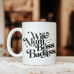 Taza De Café Gigante Esposa Mamá Jefe Badass Funny Día de la Madre Sarc<br><div class="desc">Mejor regalo del Día de la Madre, camiseta - Mamá de la Esposa Jefe Badass Dia de la Madre y dichos graciosos diseñados solamente para tu mamá, mamá, madre y abuela por ser la mejor mamá del mundo. Este es un maravilloso regalo del Día de la Madre a la mejor...</div>