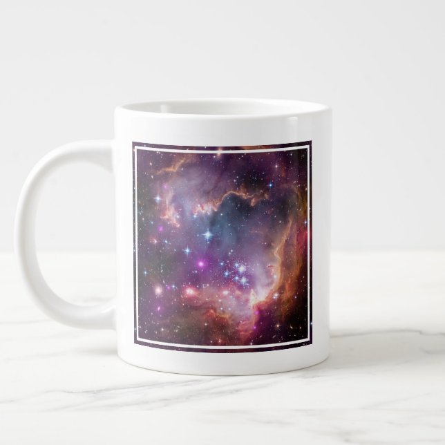 Taza De Café Gigante Estrellas Jóvenes En La Pequeña Nube Magallánica. (Izquierda)