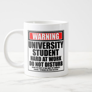 Taza De Café Gigante Estudiante universitario de advertencia trabajando