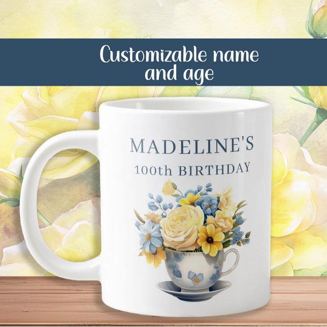 Taza De Café Gigante Flores amarillas de teacup azul turbio (Dusty blue teacup and yellow floral 100th birthday party mug)