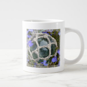 Taza De Café Gigante Flotador de pesca entre flores