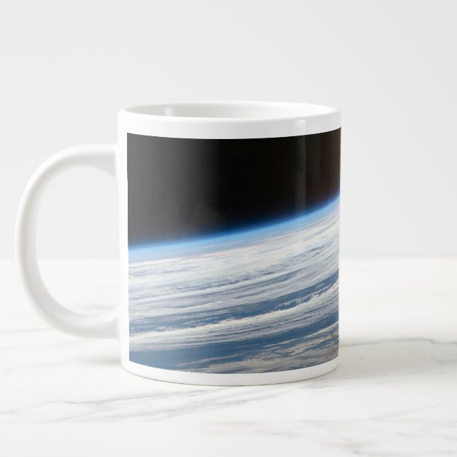 Taza De Café Gigante Formaciones Nubladas En El Océano Índico Meridiona (Izquierda)
