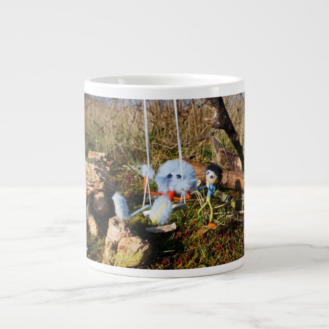 Taza De Café Gigante Fubby monster op de schommel. (Frente)