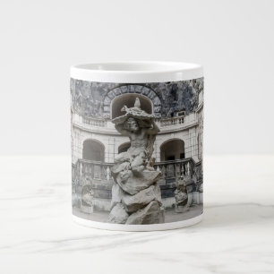 Taza De Café Gigante Fuente con estatua de Neptuno en Praga