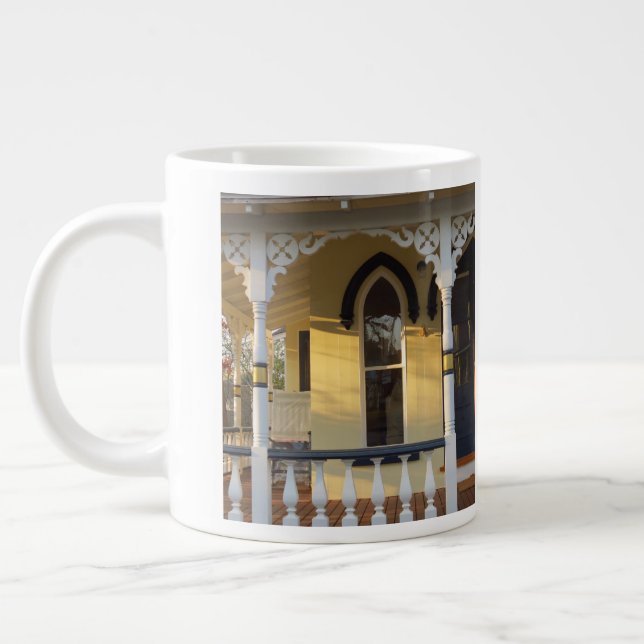 Taza De Café Gigante Glow Porch Gingerbread - Viñedo de Martha (Izquierda)