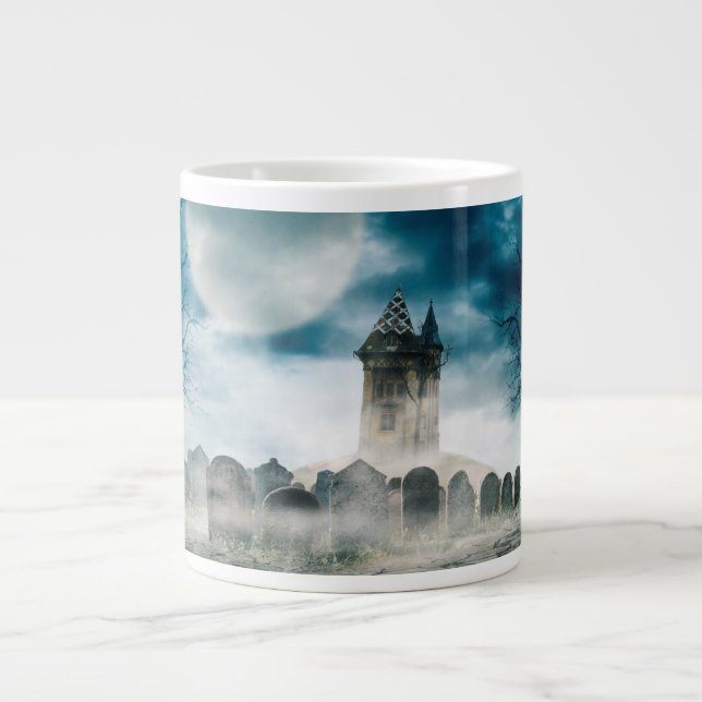 Taza De Café Gigante Helloween scene. Haunted house on graveyard. (Frente)